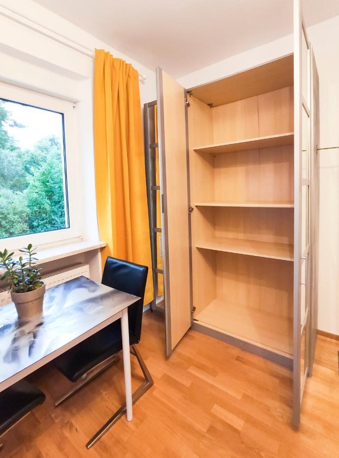 Modernes Zimmer Am Park Mit Garten, Huehner & Enten München Exterior foto