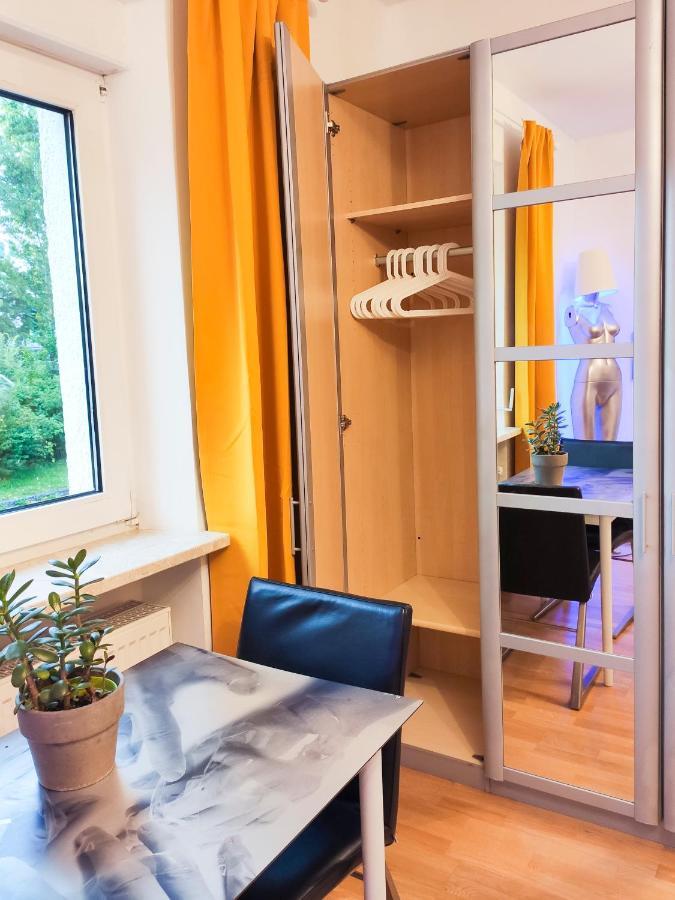 Modernes Zimmer Am Park Mit Garten, Huehner & Enten München Exterior foto